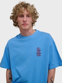 Hummel LOOSE BEES STADIUM - T-shirts med print - lichen blue