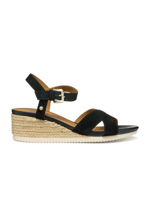 Sandalias de cuña de ante negro con diseño de tiras cruzadas, correa ajustable en el tobillo y una plantilla de yute trenzado con suela de goma.