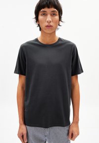 Black short-sleeve t-shirt made of smooth fabric with a round neckline. Simple design, relaxed fit, and no visible patterns or accents.