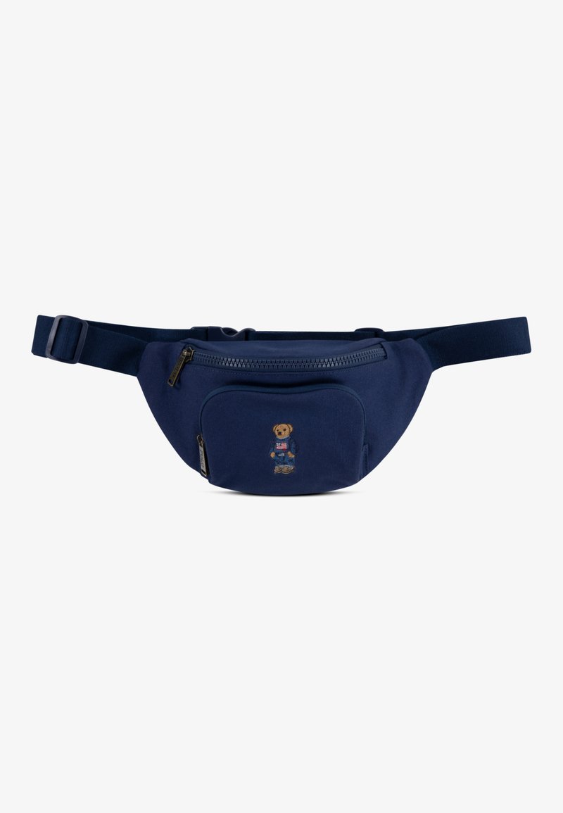 Navy fanny pack med ett stort dragkedjeförsett huvudfack. Utrustad med en framlapp med björnbrodyr. Tillverkad av slitstark tyg, justerbar rem.