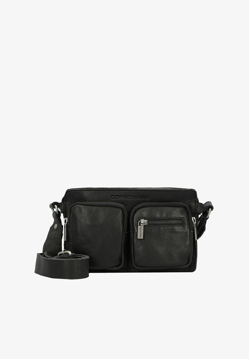 Borsa a tracolla in pelle nera con due tasche frontali con zip, tracolla regolabile, finitura testurizzata e dettaglio del logo sulla parte superiore. Design compatto.