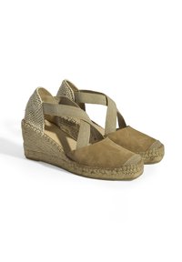 Braune Wildleder-Wedge-Schuhe mit gewebten Textilakzenten. Sie verfügen über gekreuzte elastische Riemen und eine geflochtene Jutesohle.