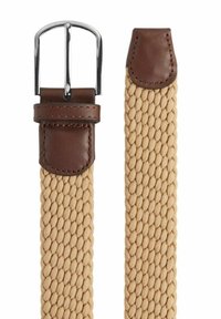 Vävd bälte i beige tyg med en strukturerad mönster, med en brun läderdetalj och en silvrig metallspänne för fästning.