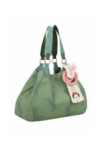Groene stoffen handtas met kolibripatroon, dubbele teal hengsels en zilveren hardware. Heeft een decoratief etiket en een zachte textuur.
