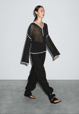 WIDE OPENWORK CROCHET - Strickpullover - black