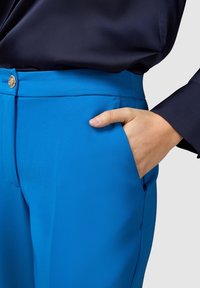 Oltre Chinos - light blue