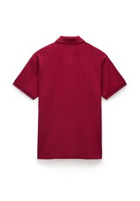 Polo shirt bordeaux con colletto classico, maniche corte e una texture liscia; design semplice senza motivi o decorazioni.