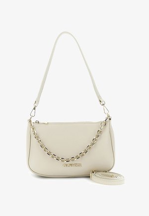 Beigen värinen nahkainen olkalaukku, jossa kultainen ketjusomiste, kultainen vetoketju, irrotettava pitkä hihna ja brändin nimikilpi edessä.