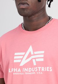 Alpha Industries Camiseta estampada - coral red