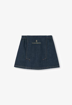 Gonna di denim blu scuro con vita arricciata. Presenta due tasche frontali e cuciture arancioni in contrasto. Logo ricamato vicino alla parte superiore.