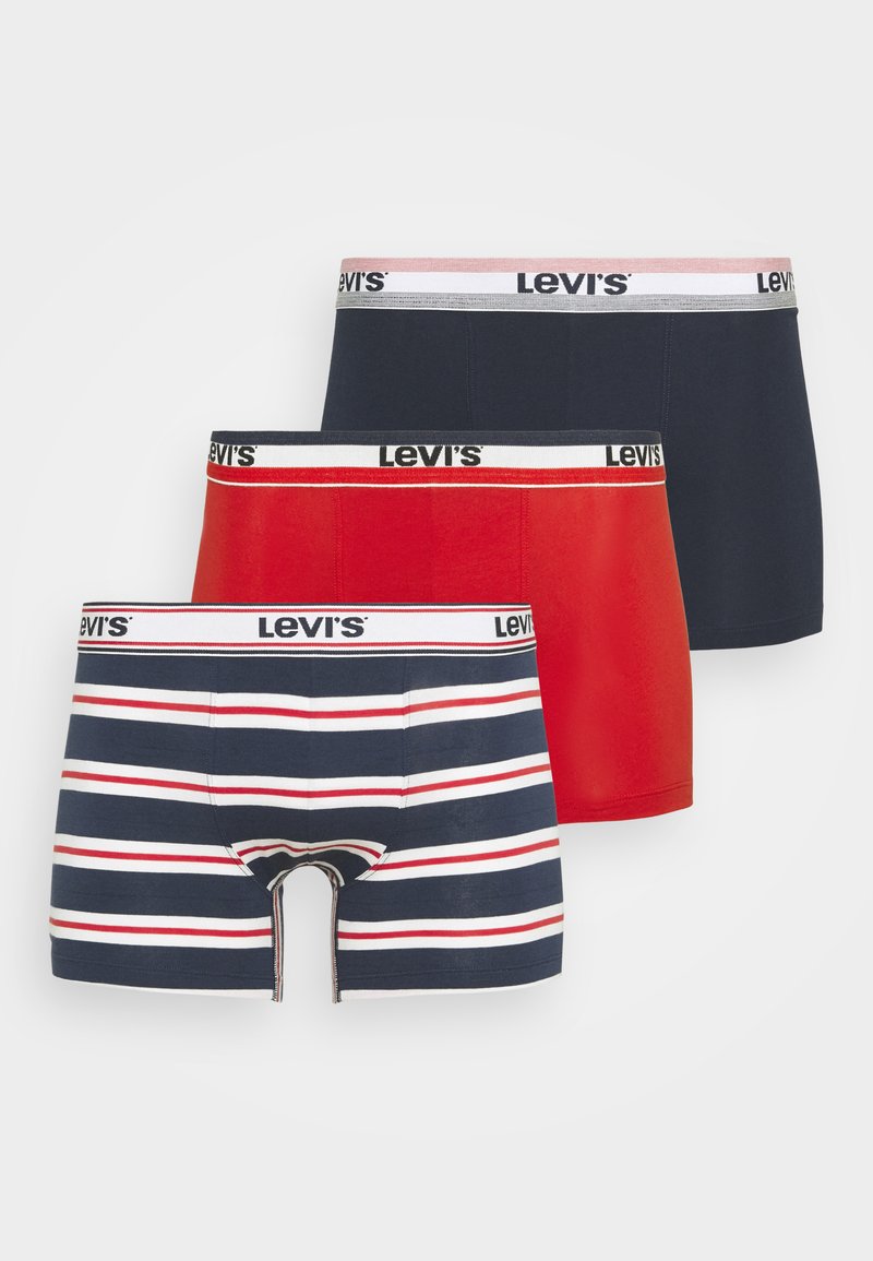 Tre paia di boxer in jersey Levi's: uno rosso, uno di colore blu navy semplice e uno a righe blu navy, rosso e bianco. Ognuno presenta un elastico in vita con il marchio.