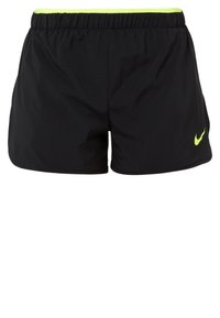 Pantalones cortos deportivos negros con una cintura elástica, con un logo de Nike en verde neón en la parte inferior derecha y una textura de tela lisa.