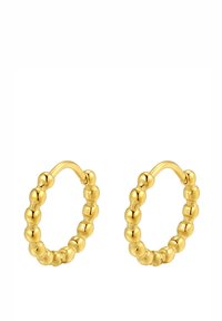 Złote kolczyki w kształcie kółek z koralikowym wzorem o gładkiej fakturze. Kółka są okrągłe i połączone cienkim, zakrzywionym zapięciem.