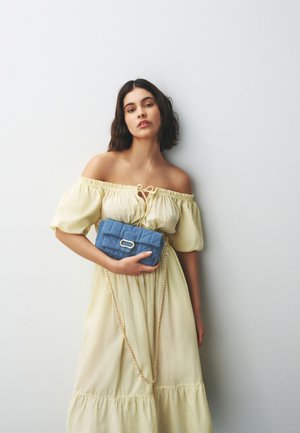 Next, HARDWARE CHAIN CROSS-BODY BAG  . - Håndtasker - blue