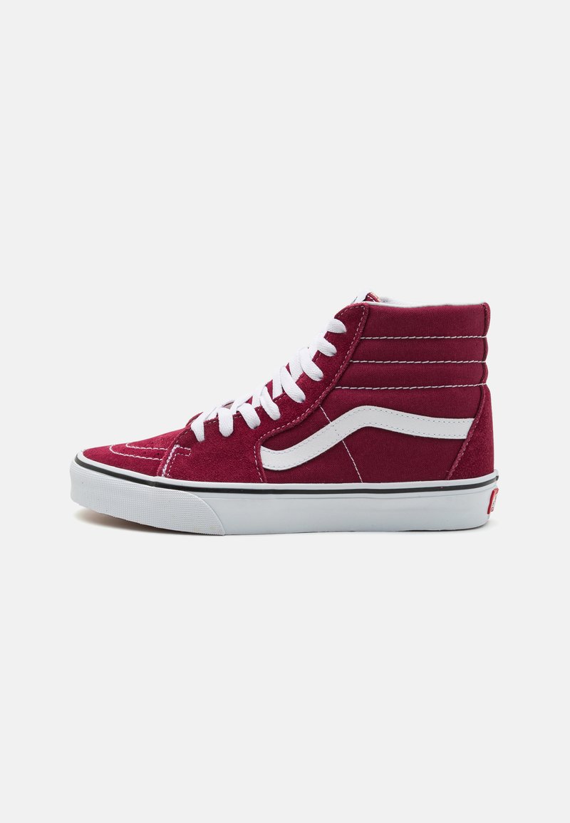 Høye sneakers i burgunder mocka med hvite detaljer, med en teksturert overflate, polstret krage og klassisk gummisole.