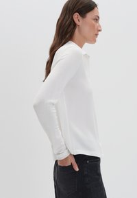 someday. SLIM FIT CRINKLED TEXTURE - Camicia - milk