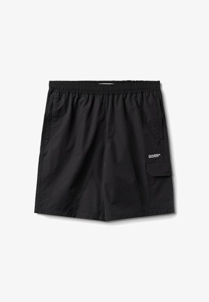 Černé plavky vyrobené z lehkého materiálu s elastickým pasem, bočními kapsami a kapsou na cargo s klopou.