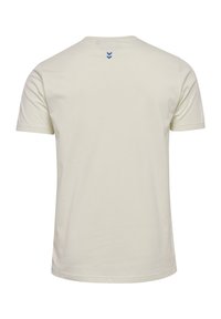 Kortærmet, lys beige bomulds T-shirt med rund hals og et lille blåt chevron-design på den øverste ryg. Glat struktur.