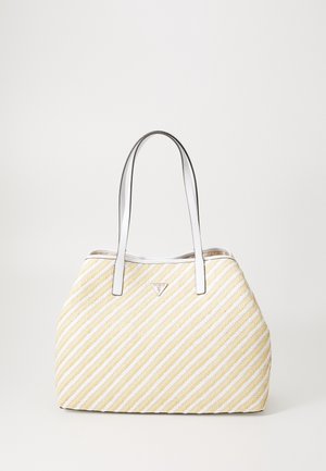 Sac fourre-tout beige et blanc à rayures diagonales avec des poignées blanches et un petit logo triangulaire au centre avant.