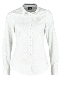 Chemise blanche à manches longues à boutons avec un motif floral gris subtil et col pointu, coupe ajustée, avec un écusson de marque sur la poitrine.