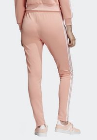 adidas Originals Verryttelyhousut - pink