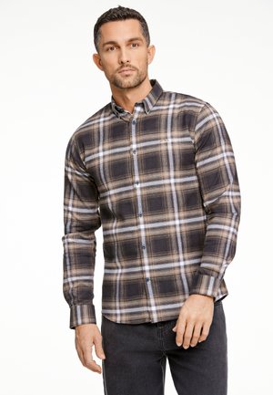 Camisa de cuadros de manga larga en negro, marrón y azul claro. Cuenta con un cuello de botón y botones oscuros. Hecha de una tela suave con un patrón a cuadros.