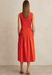 Reiss REGULAR FIT - ANNABEL SHIRRED MIDI  - Hverdagskjole - red
