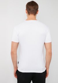 Buratti SLIM FIT - T-shirt basique - white