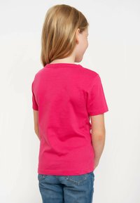 Short-sleeve, round-neck t-shirt in bright pink cotton, featuring a simple design. The back shows a smooth texture and no visible logos.