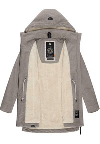 Grijze jas met een zachte beige fleece voering, verstelbare capuchon, ritssluiting en koorden, met een merketiket op de zoom.