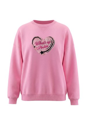 Lyserød sweatshirt med ribkant ved ærmer og krave, med et hjerte-design med teksten "What's up Pookie" og dekorative sorte stjerner.