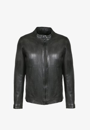 Musta nahkatakki, jossa on pystykaulus, vetoketjusuljenta edessä ja pitkät hihat. Sujuva pinta ja istuva muotoilu. Ei näkyviä metalliosia.