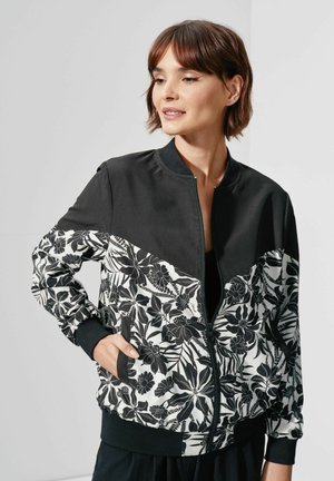 - Kurtka Bomber