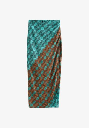 Dlouhá sukně s diagonálním vzorem rozděleným do tyrkysových a hnědých čtverců, které obsahují složité květinové motivy na bílém pozadí.