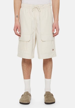 Pantaloni cargo beige realizzati in misto cotone, caratterizzati da una vita elastica con cordoncino, due tasche frontali e un piccolo logo.