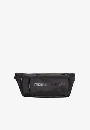 Marsupio nero con tasca frontale con zip e logo "MOMO DESIGN" in lettere argento e nere.