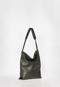 Grüne Leder-Schultertasche mit einem weichen, lässigen Design, ausgestattet mit einem einzigen Tragegurt und einer strukturierten Oberfläche.