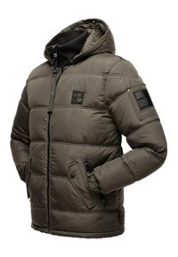 Olivengrøn pufferjakke med hætte, quiltet design, sorte accentlapper, to lynlåslommer og en høj krave for ekstra varme.