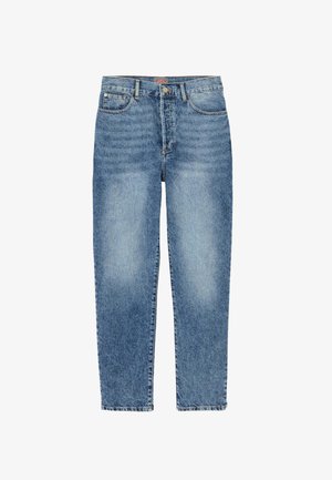 Jean en denim bleu clair avec une coupe droite, présentant un design classique à cinq poches, un bouton à l'avant et des détails de décoloration subtils.