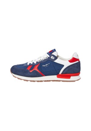 Granatowe zamszowe i siateczkowe sneakersy z czerwonymi i białymi akcentami, białe sznurówki i teksturowana gumowa podeszwa, z logo Pepe Jeans.