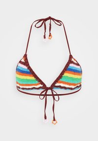 Gehaakte bikinitop met triangulaire cups, featuring multicolore strepen in blauw, groen, oranje en roze op een bordeauxachtige basis. Ties op de hals.