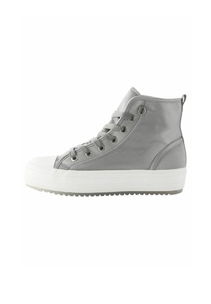 Sneaker alte grigie con tomaia in materiale tessile liscio, punta in gomma bianca e suola spessa e strutturata bianca. Presentano lacci e supporto per la caviglia.