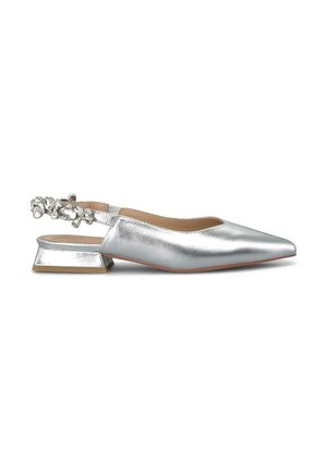 Silberne metallische Slingback-Flats mit spitzem Zeh, niedrigem Blockabsatz und mit Schmucksteinen verzierten Riemen. Glatte Textur.