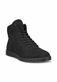 Svart mocka ankle boot med texturerad yta, rund tå och snörning framtill. Har en vadderad krage och en solid gummisula.