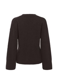 Pull en marron foncé avec une coupe décontractée, manches larges, poignets côtelés et un col rond simple, fabriqué à partir d'un tissu en tricot doux.