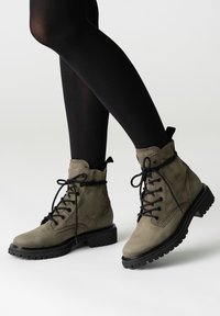 Paul Green Botines con cordones - olive