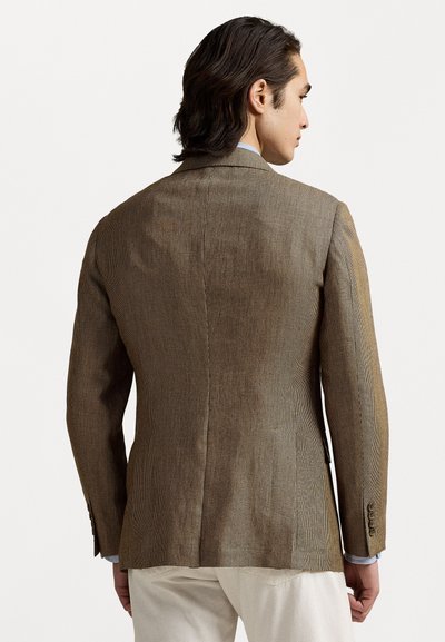 Bruine blazer met streepjespatroon, gemaakt van textuurstof. Heeft een getailleerde pasvorm, notch-revers en drieknoopmanchetten. Achterkant met ventdetail zichtbaar.