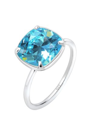 Silberner Ring mit großem, kissenförmig geschliffenem blauem Edelstein, gehalten von vier Krappen auf einem schlichten Band, gekennzeichnet mit 925.