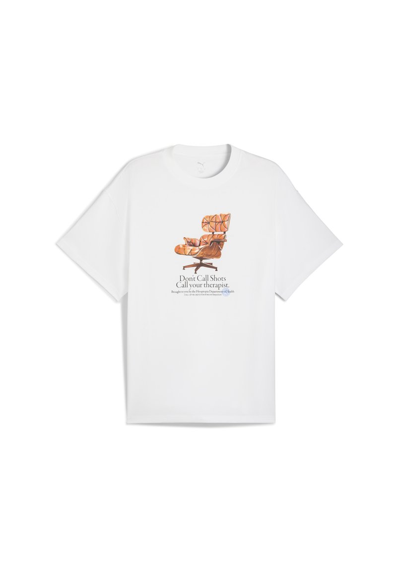 Hvid kortærmet t-shirt med en brun illustreret stoldesignet og teksten "Ring ikke til din snaps, ring til din terapeut."