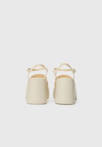 Melissa LINA - Sandale s platformom - white